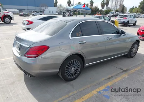 2015 Mercedes-Benz C 300 Luxury 4Matic из США, поврежденный, VIN 55SWF4KB6FU007378